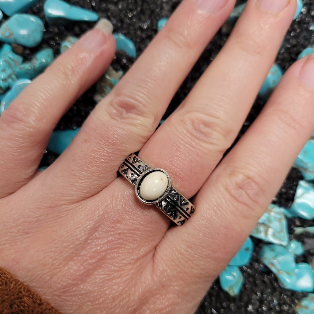 Dainty Stone Ring [white]