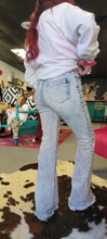 Load image into Gallery viewer, Rodeo Flare Jean [light wash]

