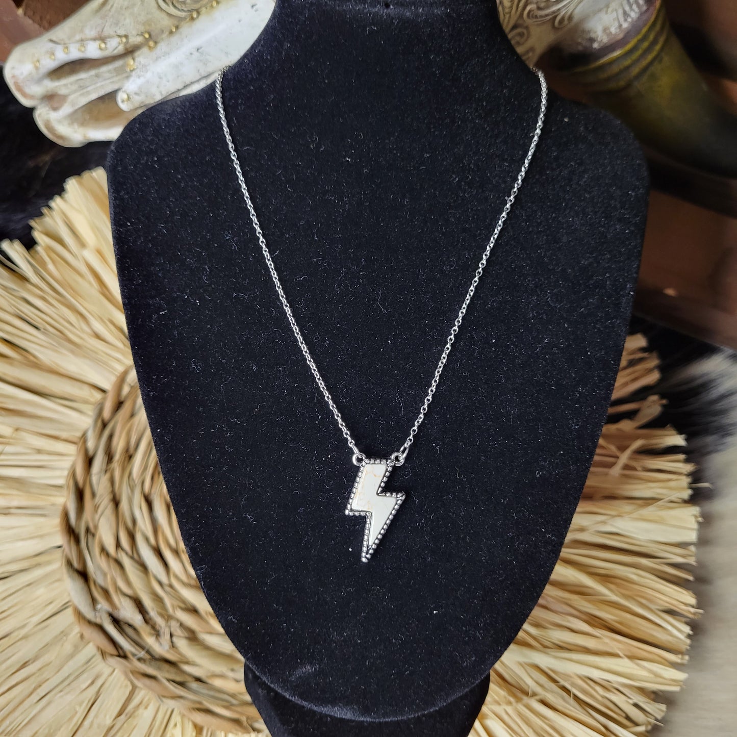 Thunderbolt Necklace [white]